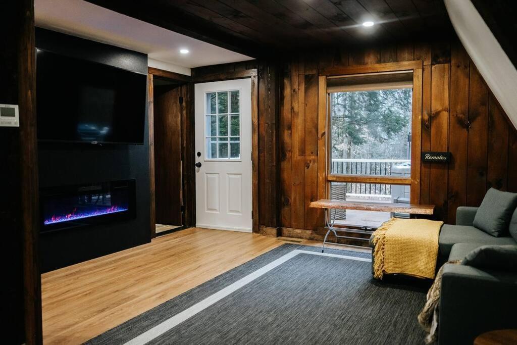 New! Cozy & Modern A-Frame In The Woods W/Hot Tub Villa Tamworth Eksteriør billede