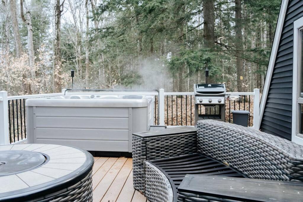 New! Cozy & Modern A-Frame In The Woods W/Hot Tub Villa Tamworth Eksteriør billede